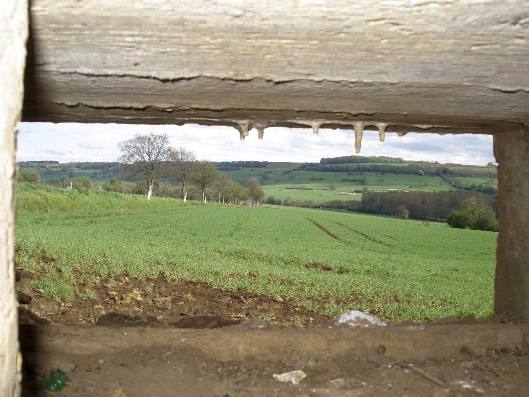 Ligne Maginot - 71 - PIERRE TROUEE - (Blockhaus pour arme infanterie) - Vue sud est vers le casemate Avioth