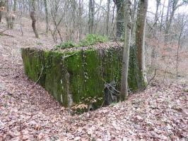 Ligne Maginot - BB337 - (Blockhaus pour arme infanterie) - La façade ouest et l'entrée latérale.