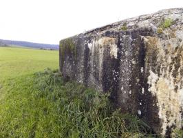 Ligne Maginot - LE BOCHET - (Blockhaus pour canon) - Face droite avec l'entrée hommes