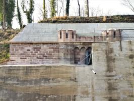 Ligne Maginot - FORT DUCROT - (PC de Secteur) - Les couronnes reconstituées sur la façade d'origine 