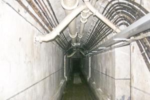 Ligne Maginot - MOLVANGE - A9 - (Ouvrage d'artillerie) - Bloc 2
Galerie
Le câblage moderne sur la droite a été mis en place dans les années 80 lors de la mise en place de l'antenne au-dessus du bloc 7