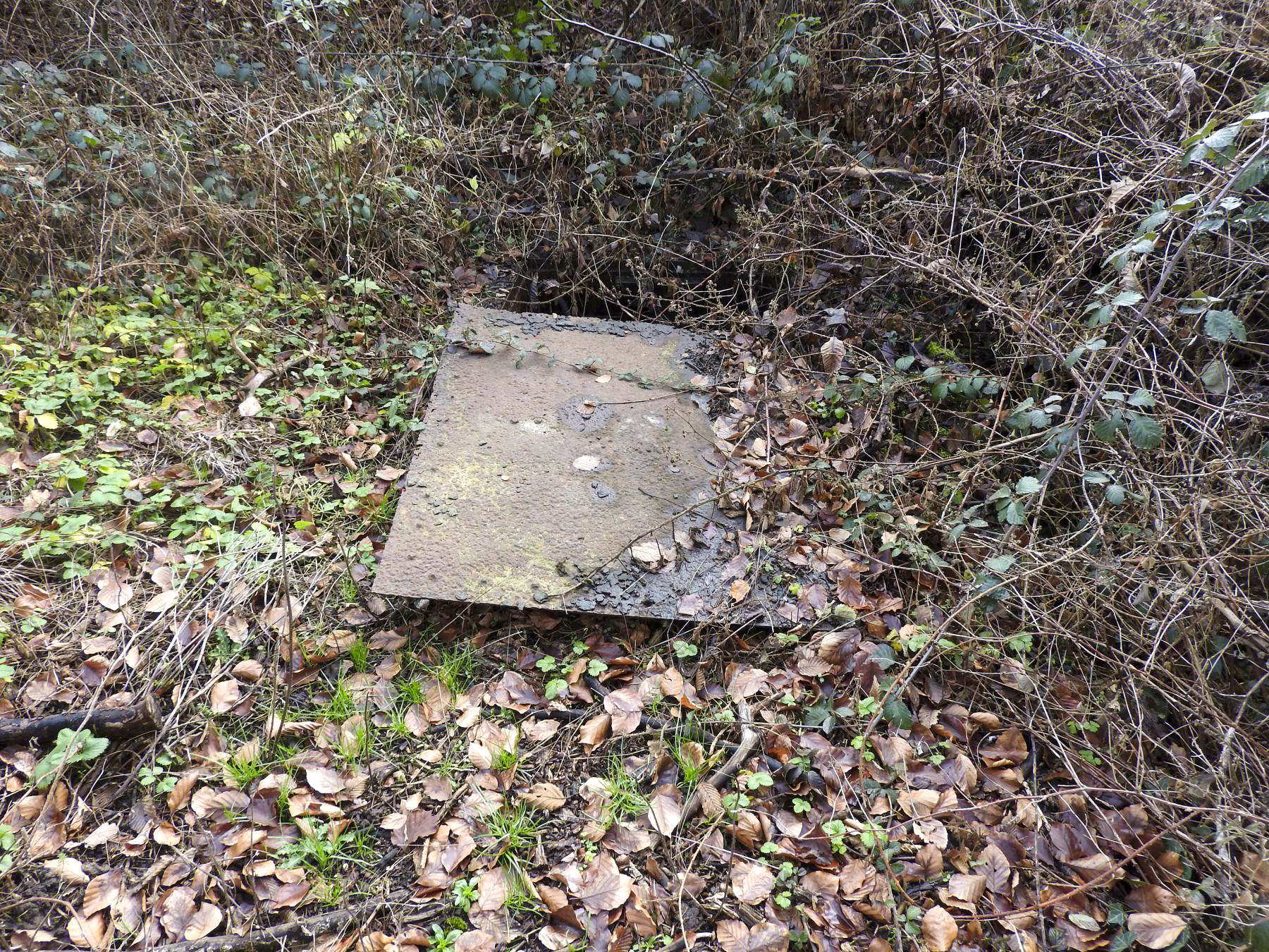 Ligne Maginot - 10M - (Chambre de coupure) - La trappe est désolidarisée de son cadre.