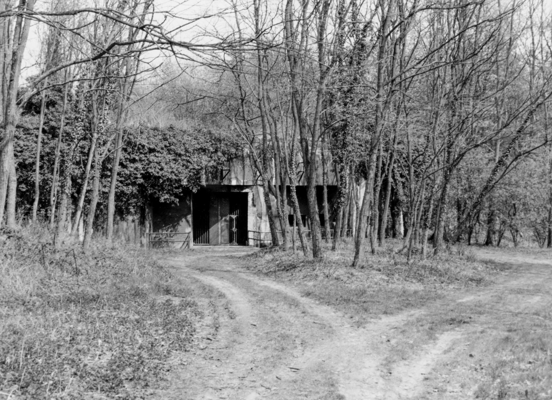 Ligne Maginot - SCHOENENBOURG - (Ouvrage d'artillerie) - Entrée munitions
Avant nettoyage