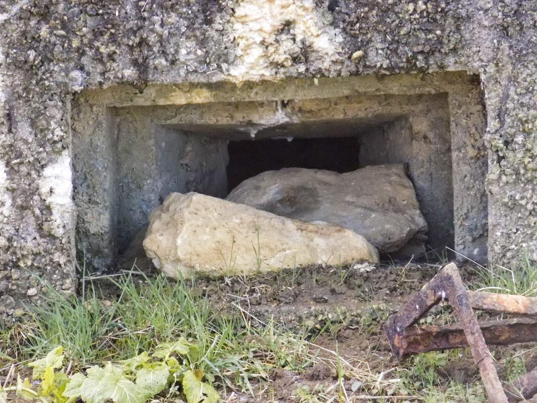 Ligne Maginot - 22BIS - BREVILLY NORD-OUEST - (Blockhaus pour arme infanterie) - Face frontale, créneau droite