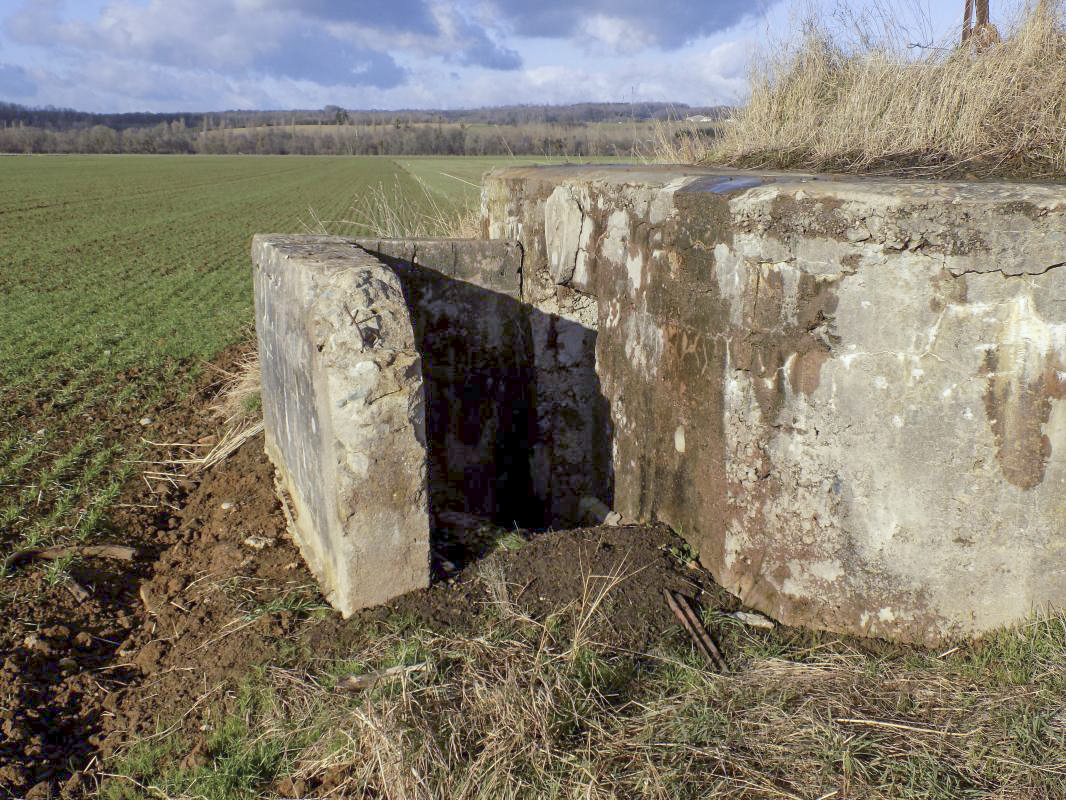 Ligne Maginot - 22BIS - BREVILLY NORD-OUEST - (Blockhaus pour arme infanterie) - L'entrée