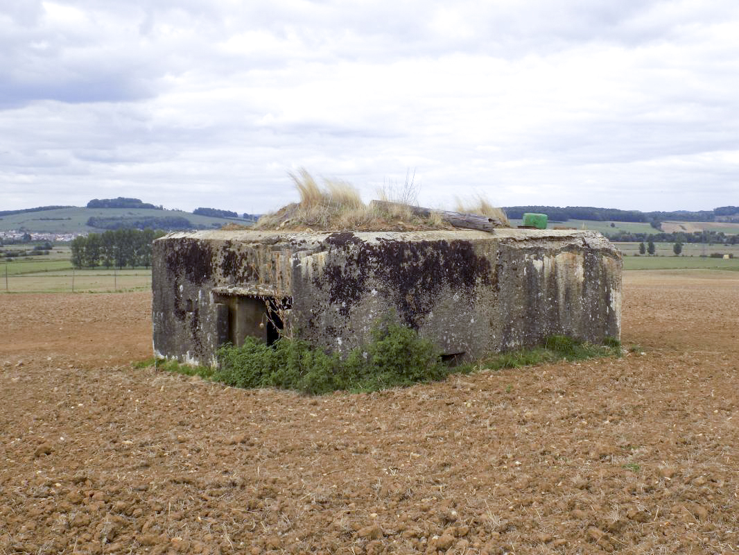 Ligne Maginot - LE BOCHET - (Blockhaus pour canon) - L'arrière et face droite