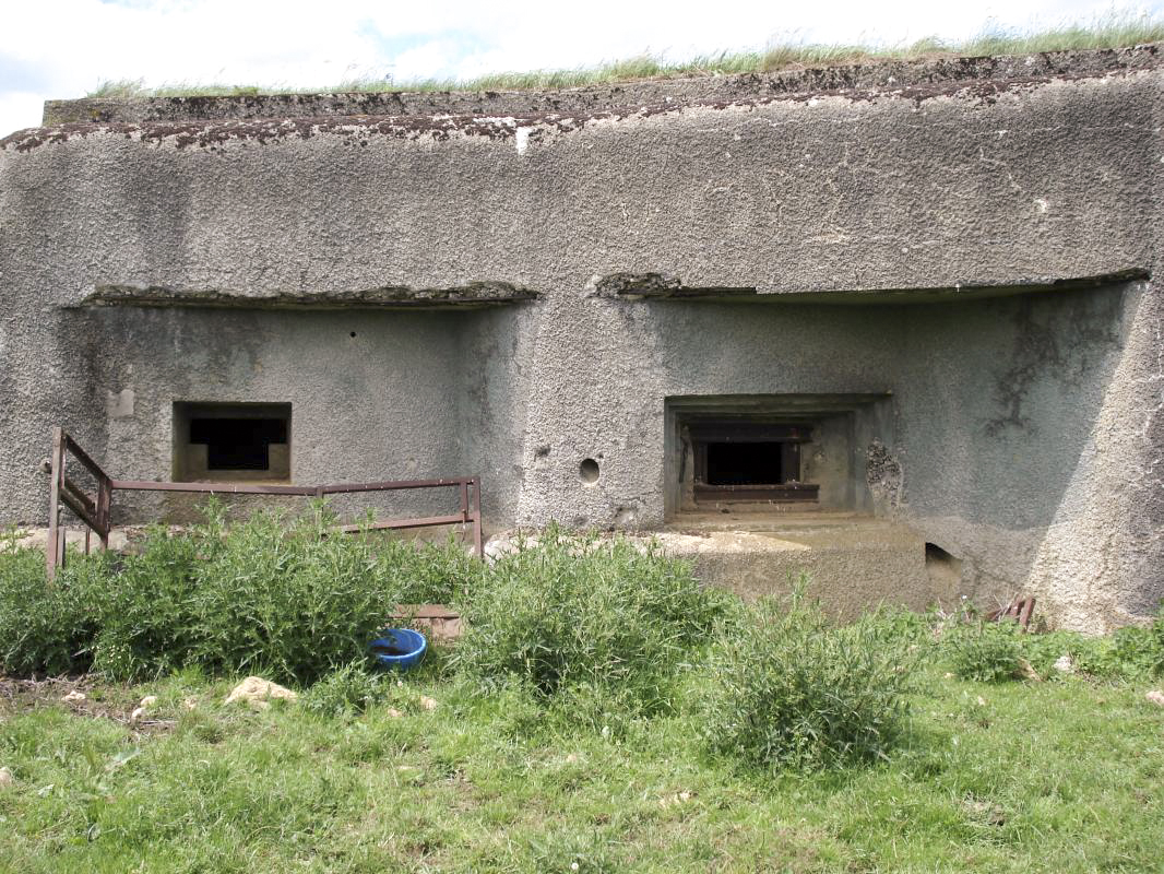 Ligne Maginot - A102 - LA MAHOTTE - (Blockhaus lourd type STG / STG-FCR - Double) - Les créneaux face est