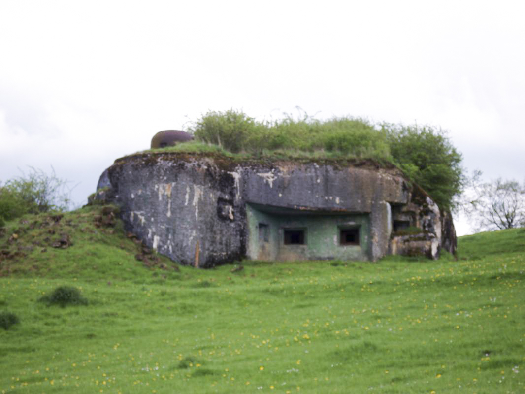 Ligne Maginot - AVIOTH - (Casemate d'infanterie - Simple) - Face frontale pris du nord ouest