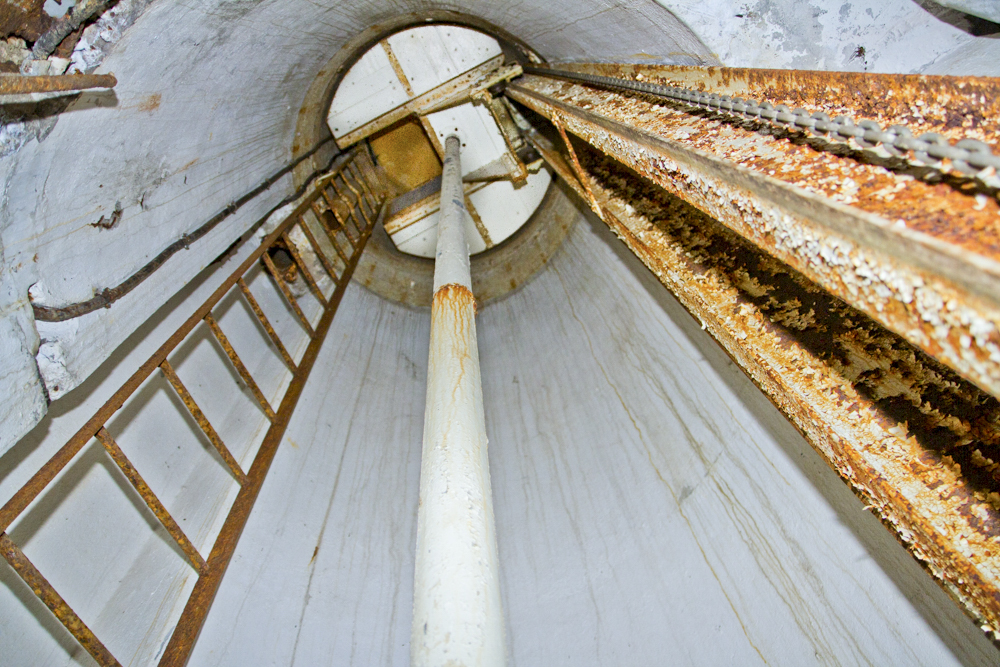 Ligne Maginot - MOLVANGE - A9 - (Ouvrage d'artillerie) - Entrée des munitions
Intérieur de l'une des deux cloches GFM