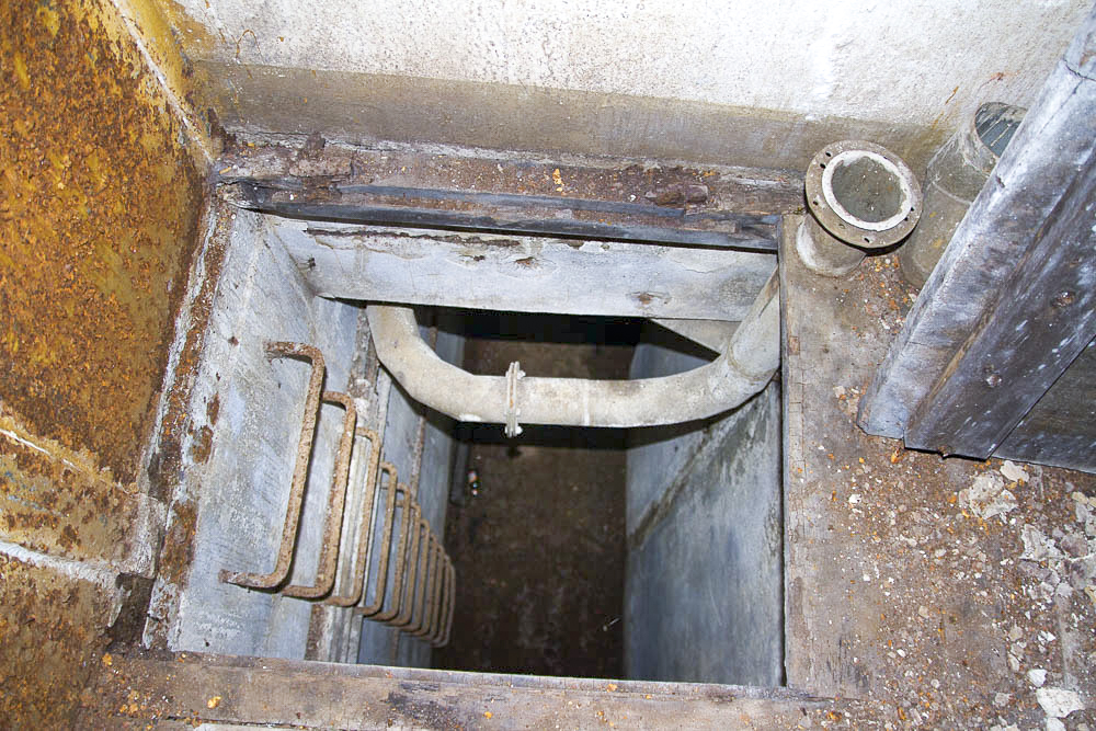 Ligne Maginot - MOLVANGE - A9 - (Ouvrage d'artillerie) - Entrée des hommes
Accès à l'étage inférieur depuis la chambre de tir