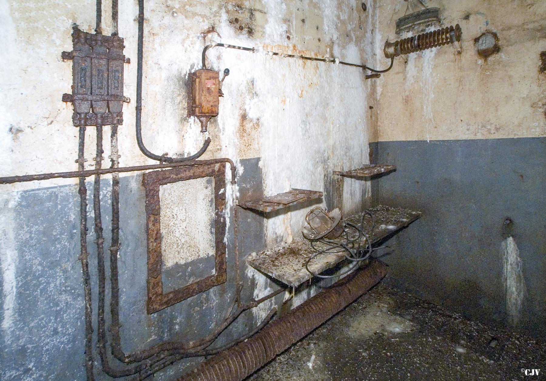 Ligne Maginot - MOLVANGE - A9 - (Ouvrage d'artillerie) - Entrée des hommes
Étage inférieur