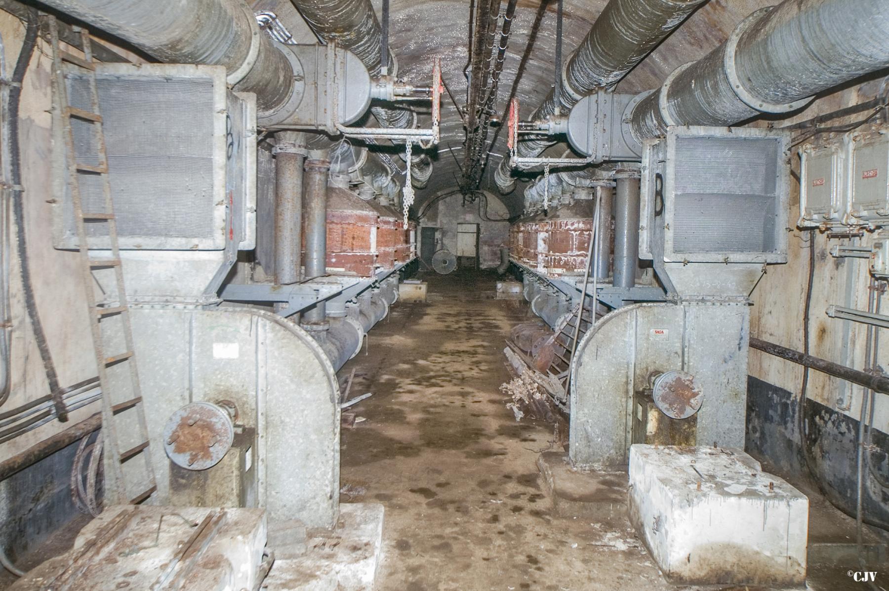 Ligne Maginot - MOLVANGE - A9 - (Ouvrage d'artillerie) - Entrée des hommes
La salle des filtres près de l'entrée