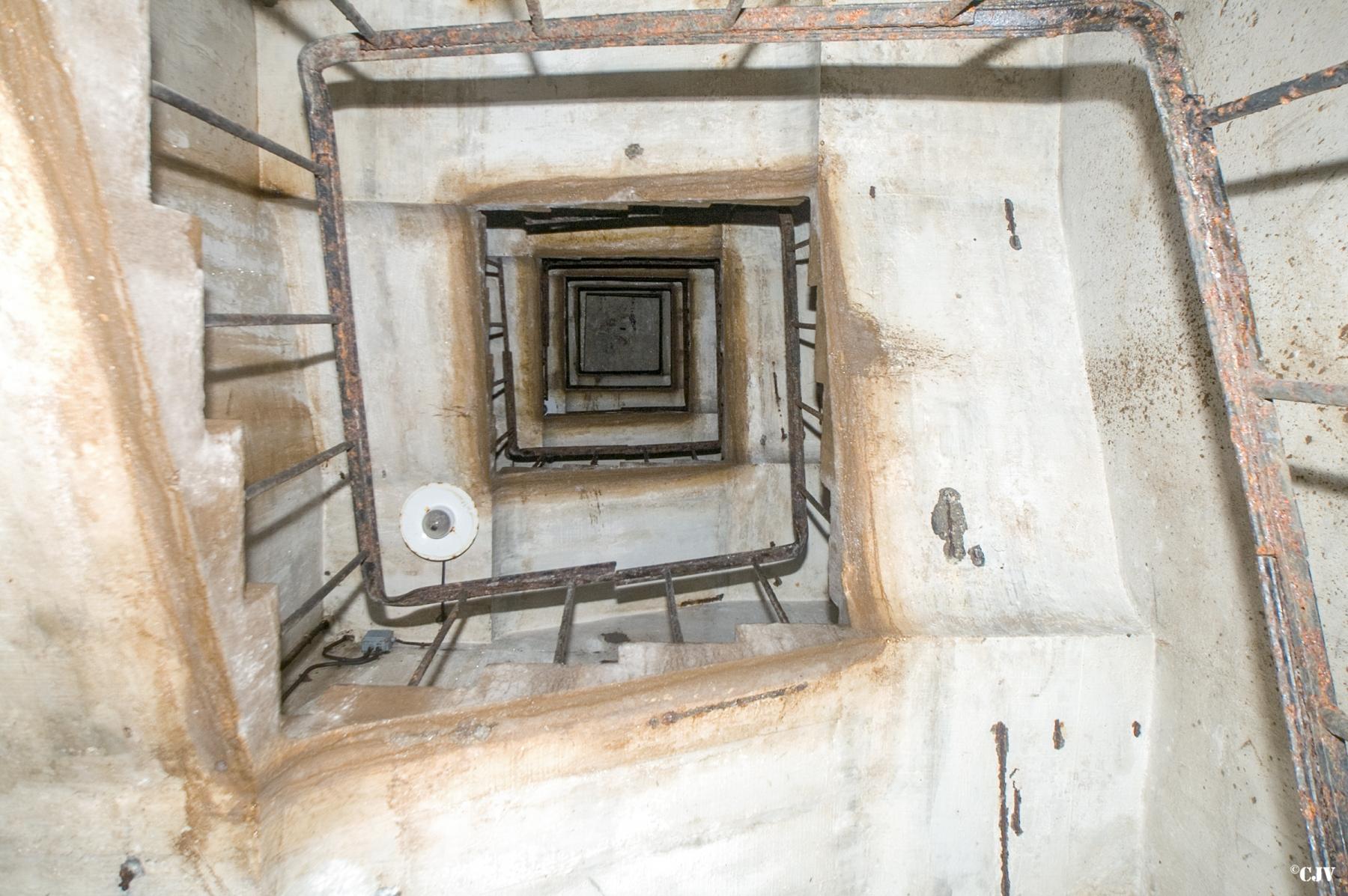 Ligne Maginot - MOLVANGE - A9 - (Ouvrage d'artillerie) - Bloc 1
Le puits d'accès au bloc