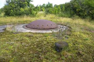 Ligne Maginot - MOLVANGE - A9 - (Ouvrage d'artillerie) - Bloc 5
Tourelle de 75mm R32.
Cette tourelle a été démontée par l'armée en 2006 au profit du musée de Fermont.