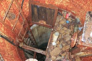 Ligne Maginot - MOLVANGE - A9 - (Ouvrage d'artillerie) - Bloc 10
Intérieur de la cloche GFM, envahi par la rouille