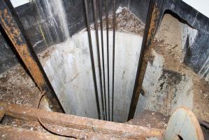 Ligne Maginot - MOLVANGE - A9 - (Ouvrage d'artillerie) - Plan incliné de l'entrée munitions
Puits du contrepoids du treuil principal.