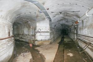 Ligne Maginot - MOLVANGE - A9 - (Ouvrage d'artillerie) - Dans la galerie principale.
A gauche vers le garage des locotracteurs.