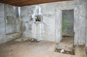 Ligne Maginot - G21 - (Blockhaus lourd type STG / STG-FCR - Simple) - L'intérieur du blockhaus, à droite la porte d'entrée.