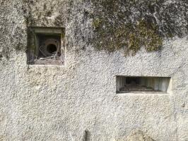 Ligne Maginot - MB19 - (Blockhaus pour arme infanterie) - Tube de ventilation et créneau de tir