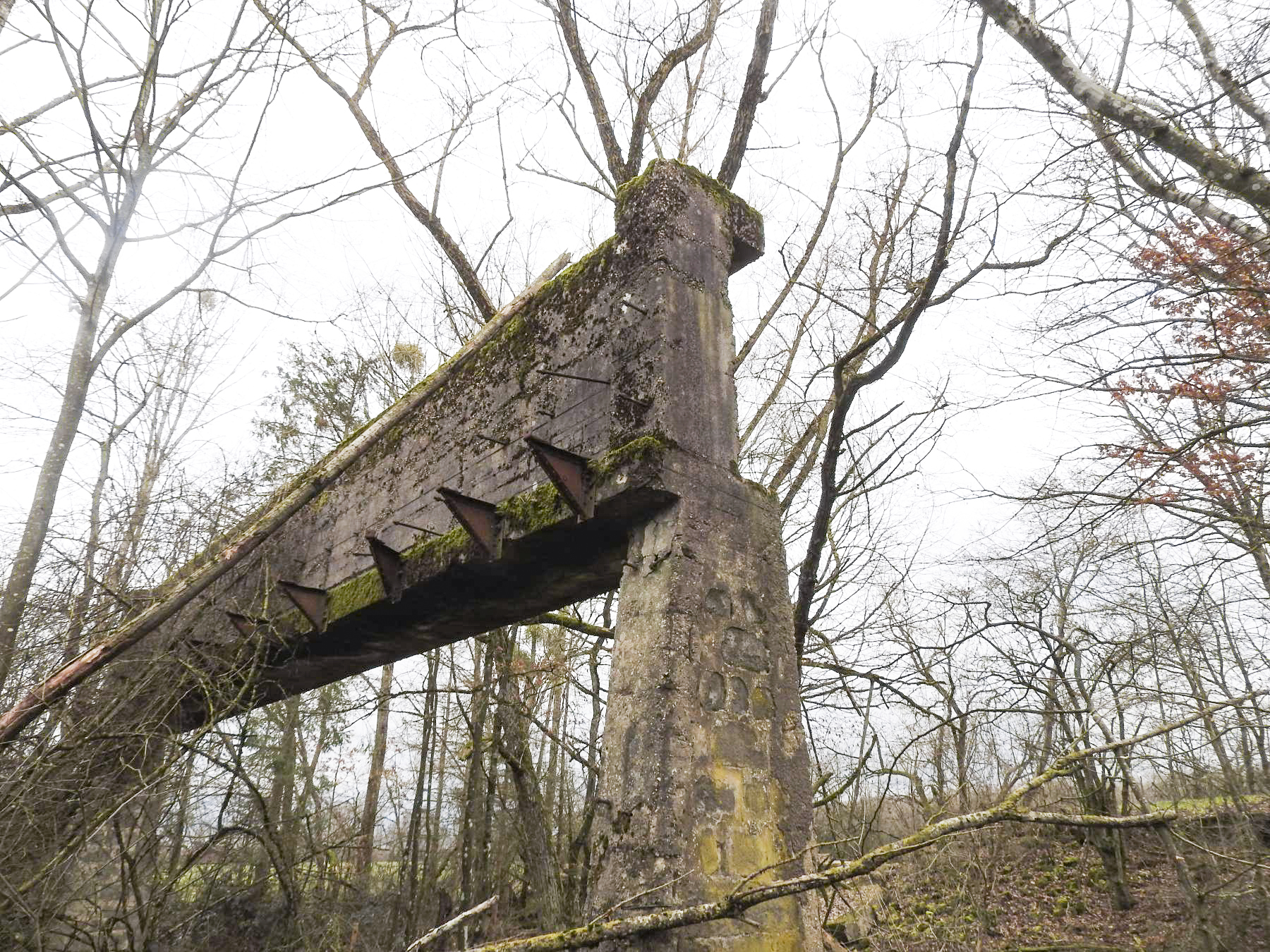 Ligne Maginot - LEYVILLER - (Stand de tir) - Le portique para-balles.