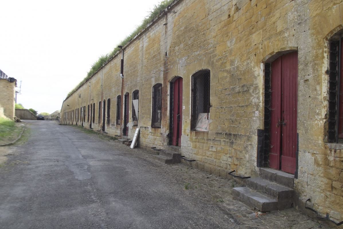 Ligne Maginot - MONTMEDY - (PC de Sous-Secteur) - Casernement de type Séré de Rivières réutilisé par le 155° RIF à sa création 