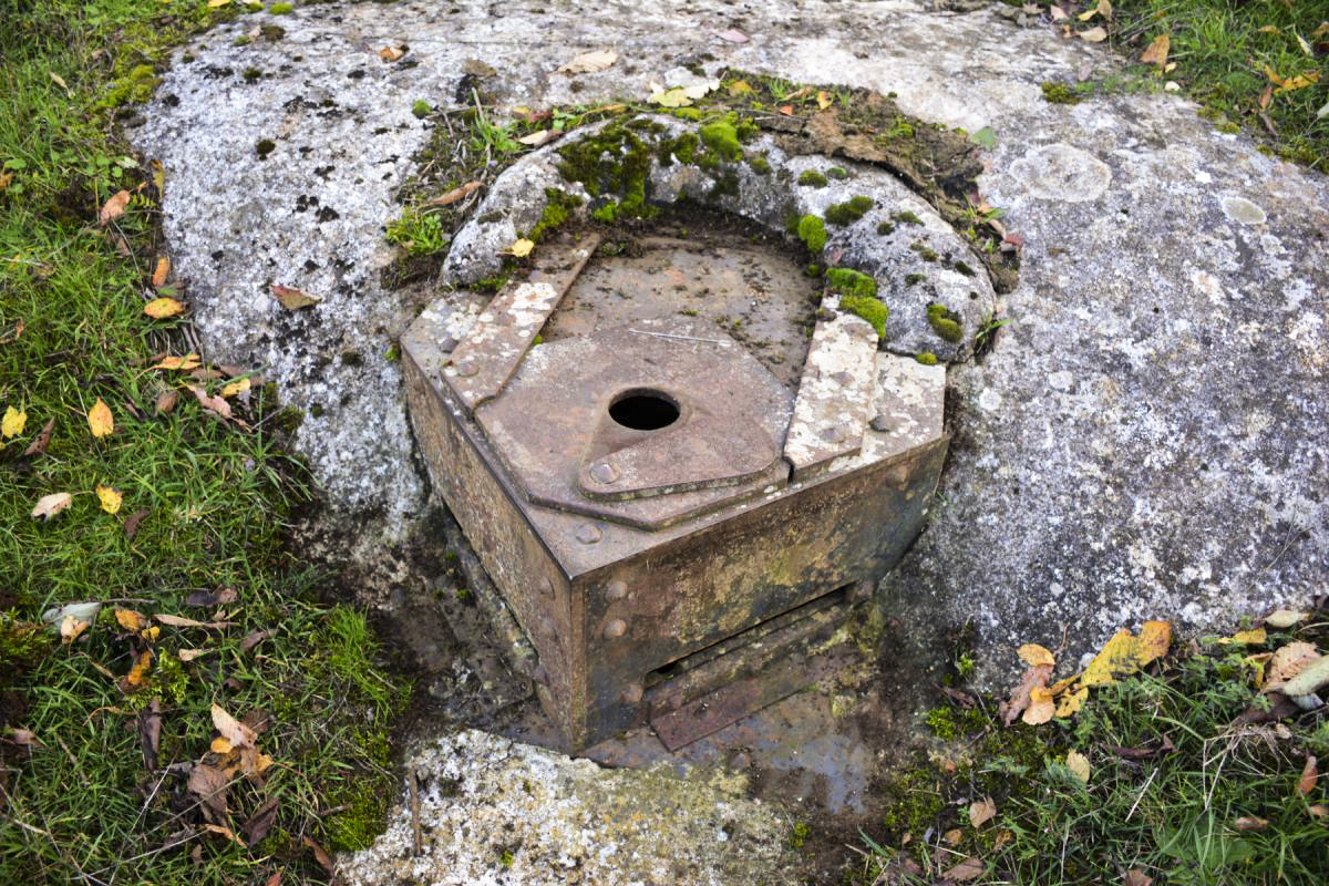 Ligne Maginot - SAINT WALFROY EST - (Observatoire d'infanterie) - La guérite
Orifice pour périscope ouvert