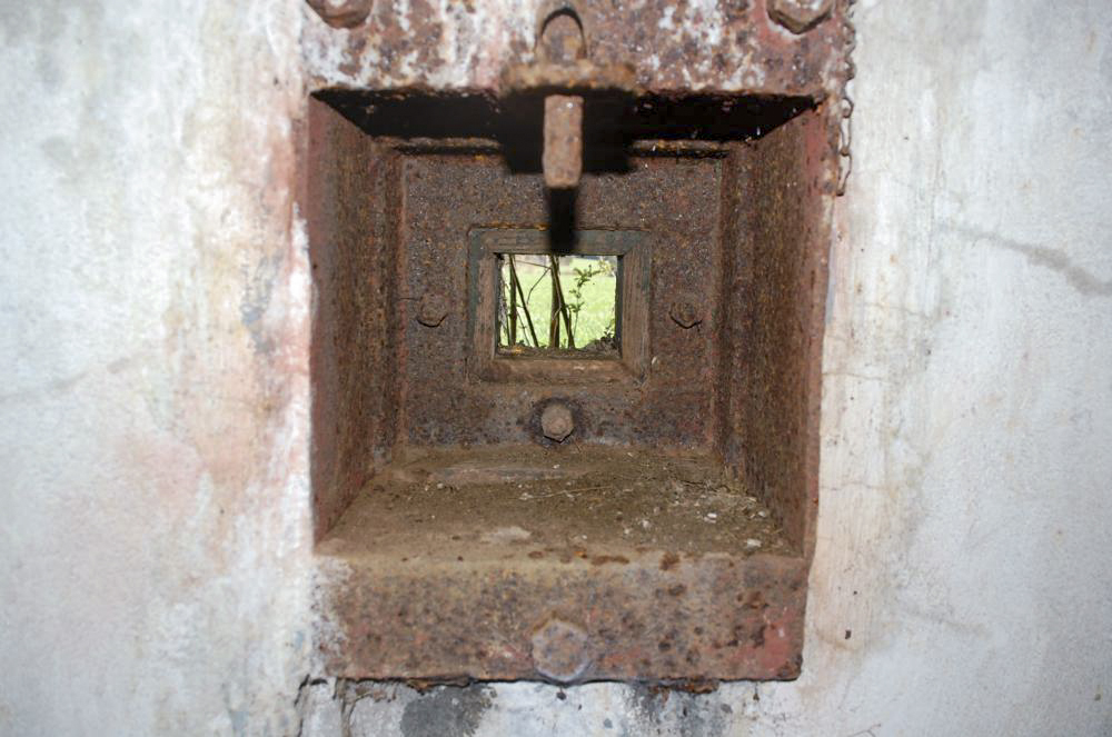 Ligne Maginot - MB14 - (Blockhaus pour canon) - Créneau de défense de l'entrée