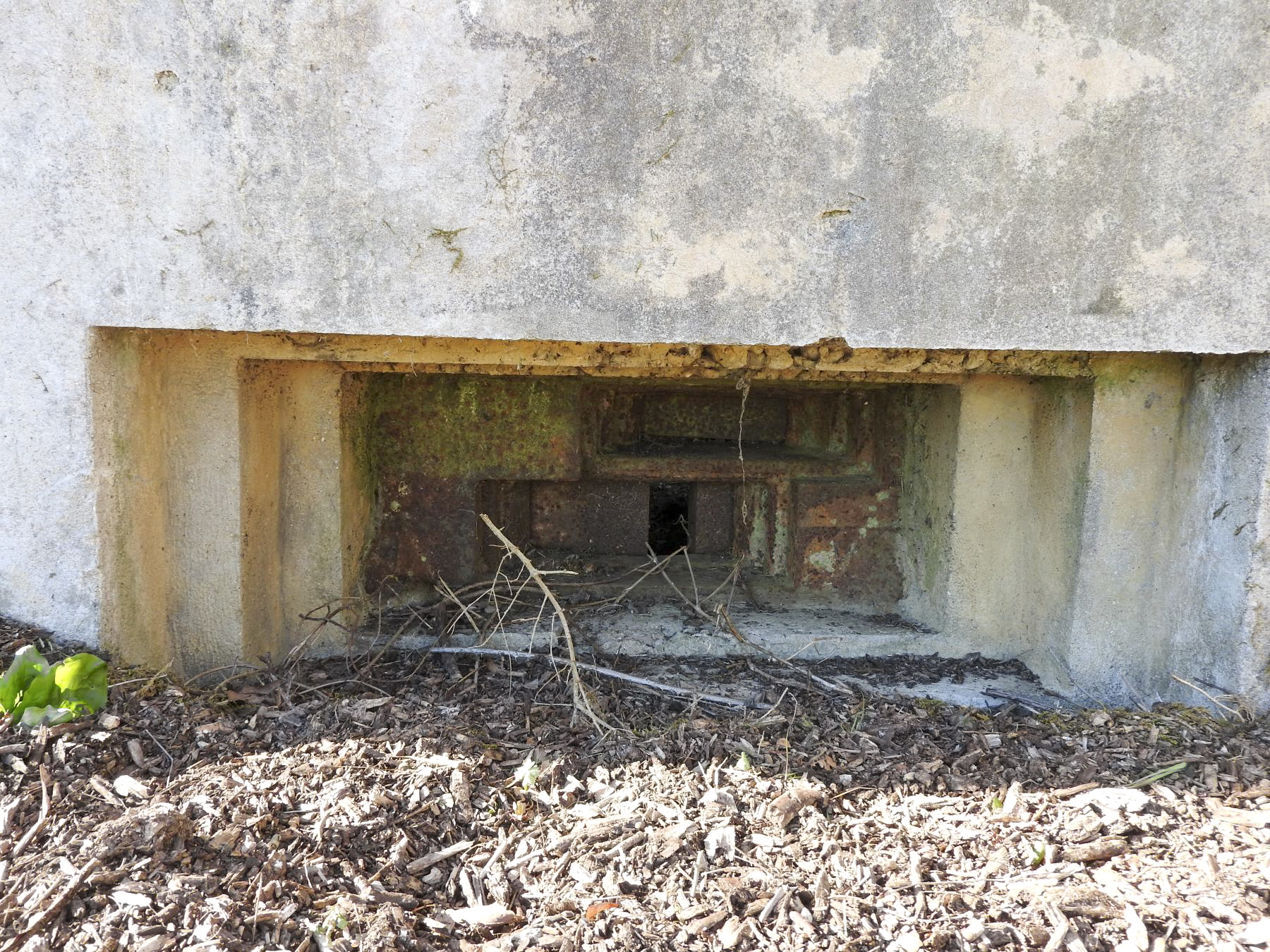 Ligne Maginot - CB164 - THEILBUSCH - (Blockhaus pour canon) - L'embrasure avec sa trémie Pamart-Lemaigre.