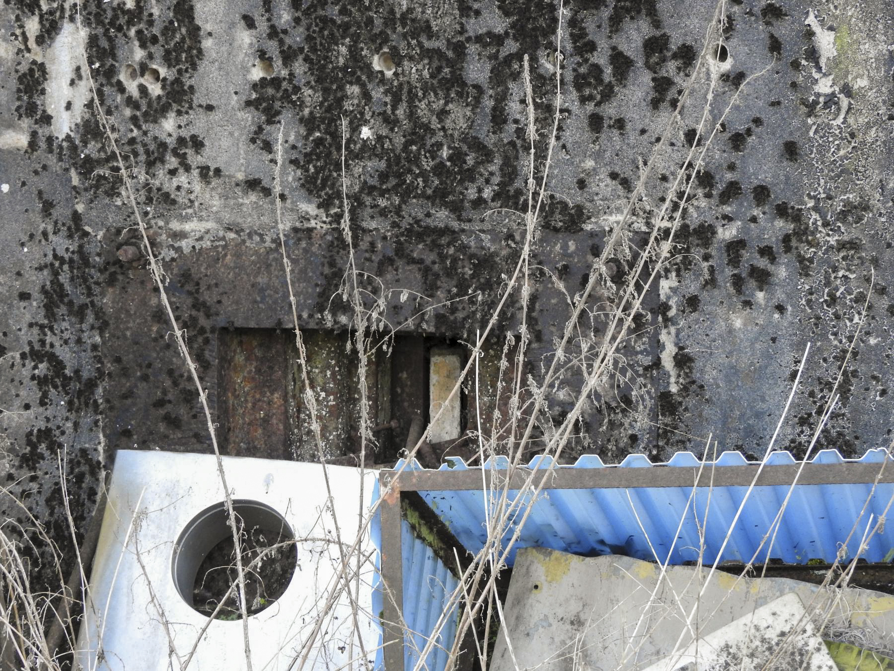 Ligne Maginot - CB161 - (Blockhaus pour arme infanterie) - L'embrasure pour mitrailleuse.