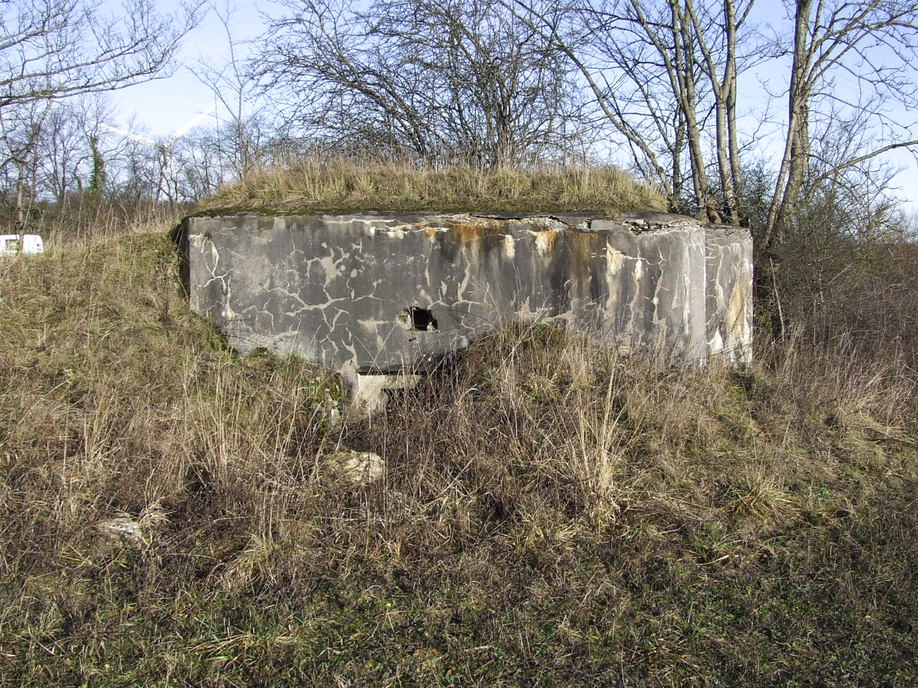 Ligne Maginot - AB7-B - BRANDSTUDEN  5 - (Blockhaus pour arme infanterie) - La façade arrière du blockhaus remblayée
