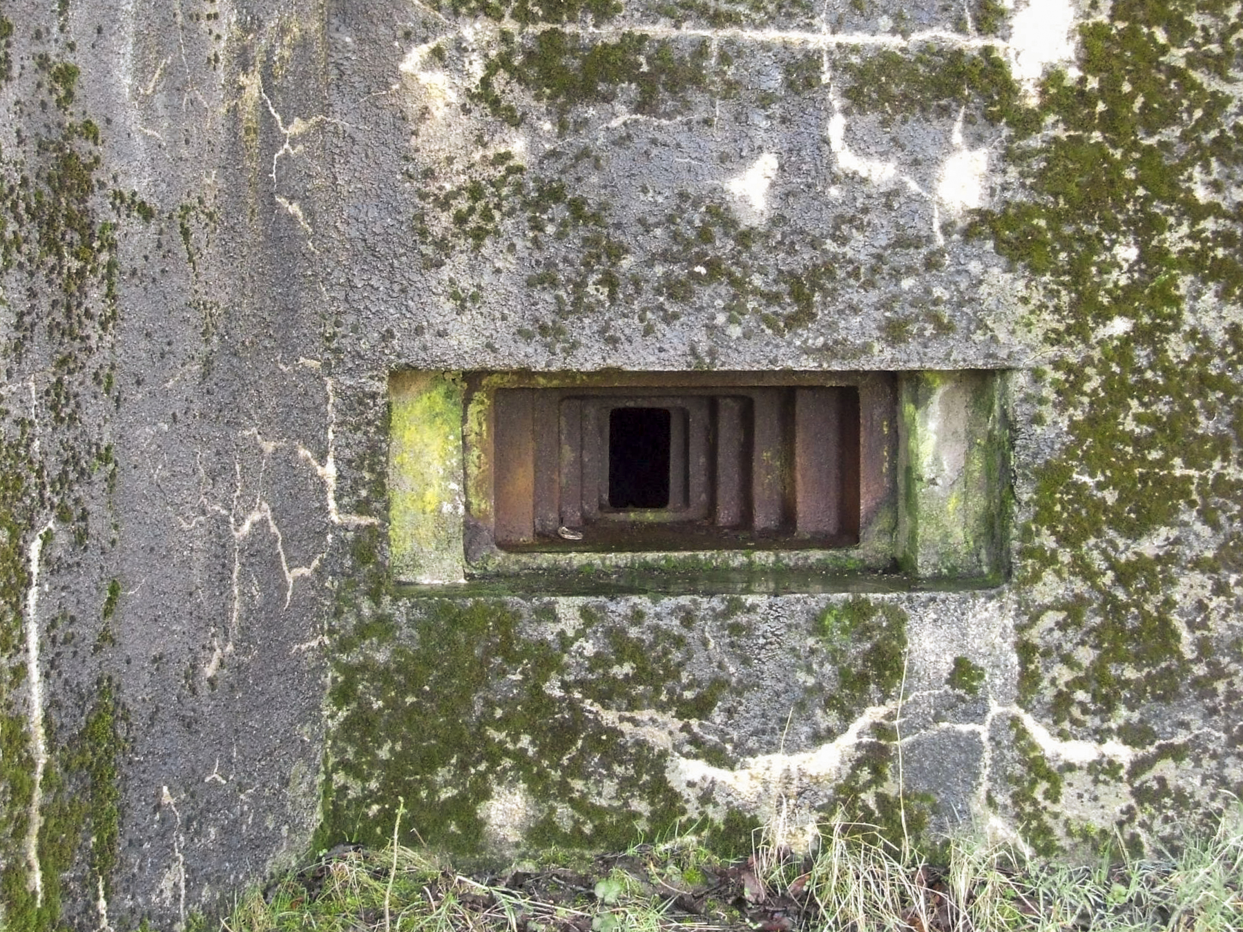 Ligne Maginot - AB37 - (Blockhaus pour arme infanterie) - Le créneau.