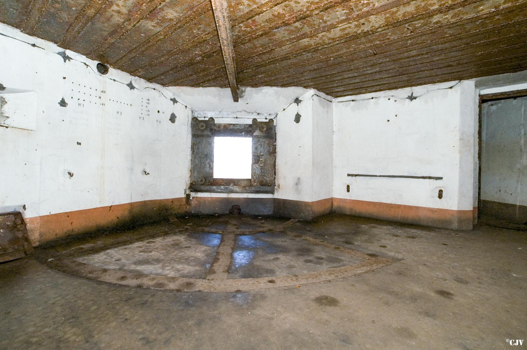 Ligne Maginot - ACA2 - STOCKEN - (Casemate d'artillerie) - Chambre de tir gauche pour canon de 75mm mle 1897