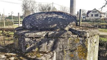 Ligne Maginot - B22 - ECLUSE 66 SUD - (Blockhaus pour arme infanterie) - A l'arrière de la coupole, 2 petits créneaux ont été aménagés