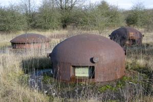 Ligne Maginot - ROCHONVILLERS - A8 - (Ouvrage d'artillerie) - Bloc 3
Les deux cloches GFM type A et la tourelle de 75 en position éclipsée