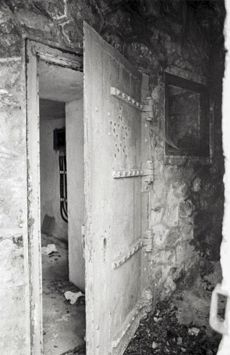 Ligne Maginot - COL DE LA TORRE - (Chambre de coupure) - L'entrée de la chambre de coupure