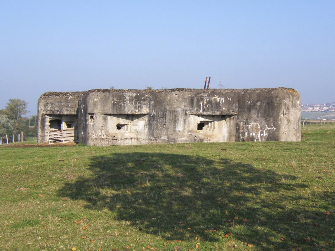 Ligne Maginot - CEZF-15 - C3 - FAULQUEMONT - (Blockhaus lourd type STG / STG-FCR - Double) - Bloc de béton, dépourvu de tout cuirassement.