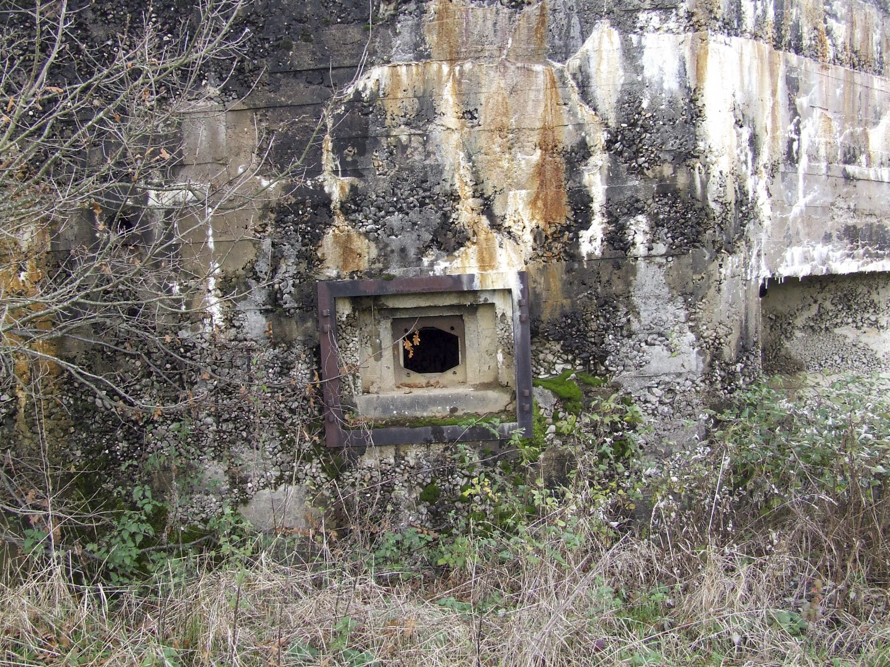 Ligne Maginot - MC07 - STG R - (Casemate d'infanterie - Double) - Le créneau FM de défense arrière.