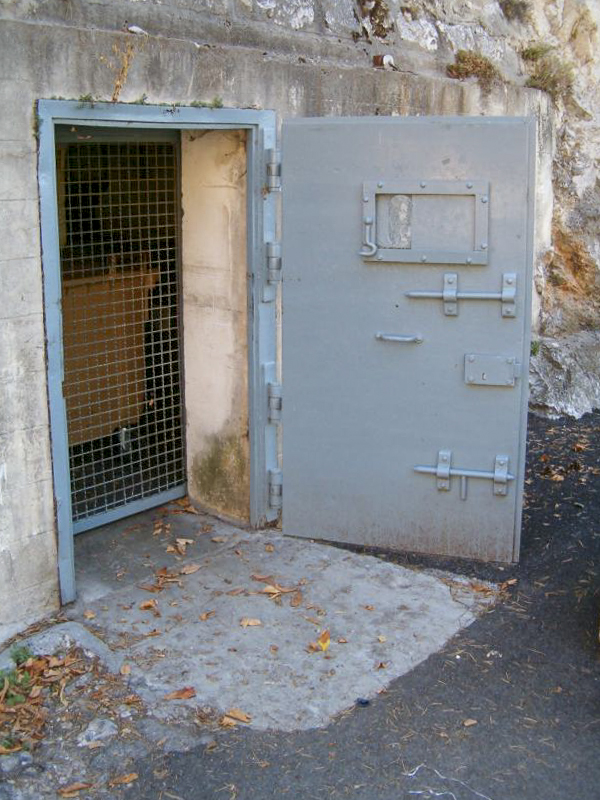 Ligne Maginot - PEILLE (Central téléphonique isolé) - Entrée de gauche