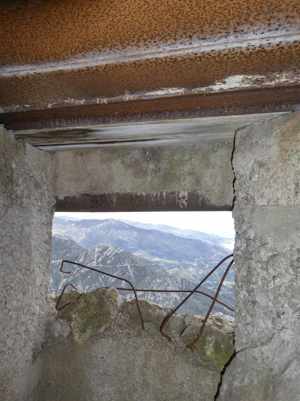 Ligne Maginot - CIME DES CABANELLES - (Observatoire d'artillerie) - Créneau d'observation