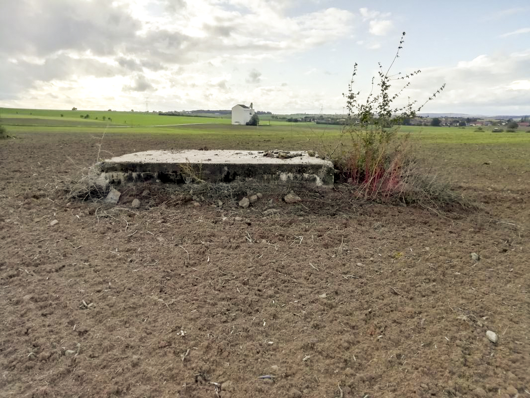 Ligne Maginot - LOCHEL NORD - (Blockhaus de type indeterminé) - Photo du cote Est de l’édifice