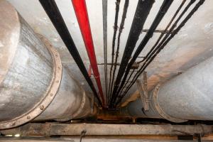 Ligne Maginot - SCHOENENBOURG - (Ouvrage d'artillerie) - Entrée des hommes
Gaines d'aération dans le puits du bloc