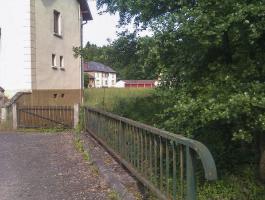 Ligne Maginot - LEMBACH - (Cité Cadres) - Les garages et l'herbe haute...