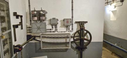 Ligne Maginot - SCHOENENBOURG - (Ouvrage d'artillerie) - Entrée munitions
Le treuil du pont roulant