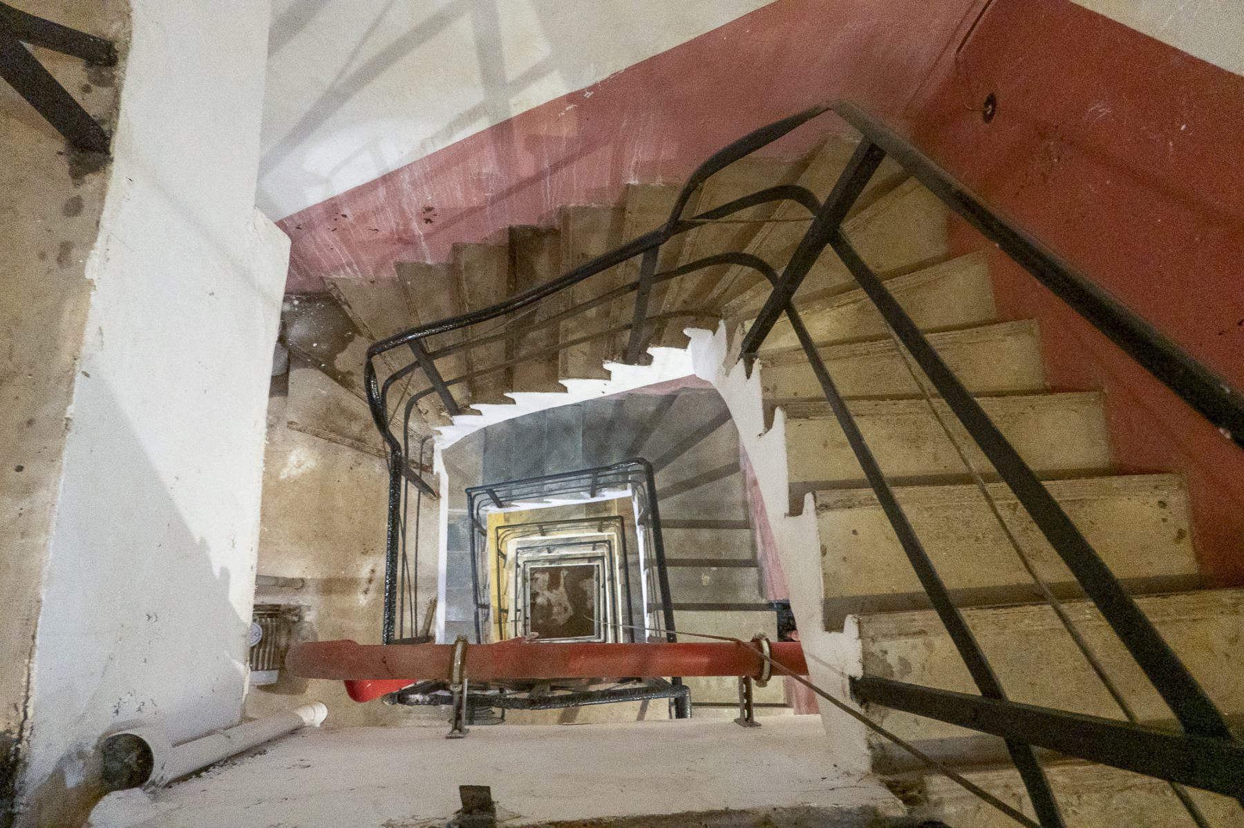 Ligne Maginot - SCHOENENBOURG - (Ouvrage d'artillerie) - Bloc 1
Puits d'escalier vu de l'étage supérieur