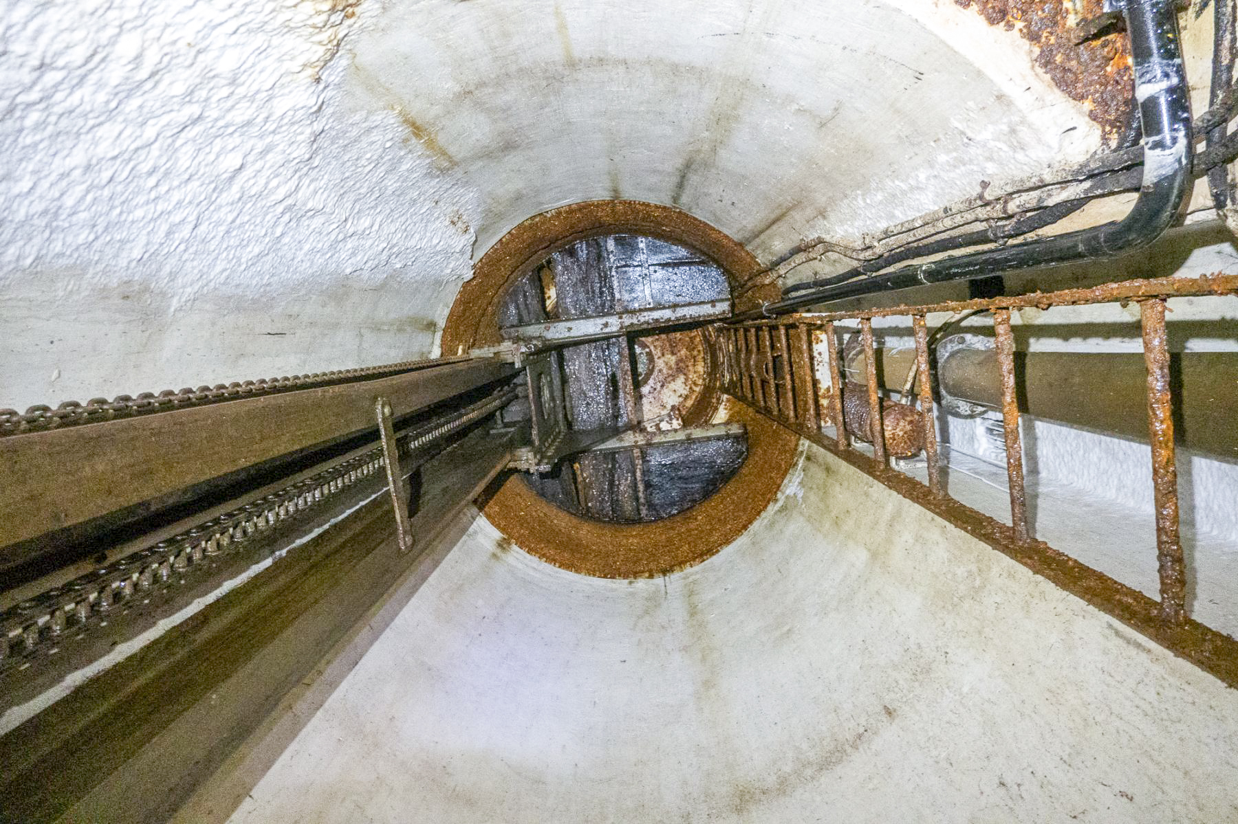 Ligne Maginot - SCHOENENBOURG - (Ouvrage d'artillerie) - Bloc 4
Intérieur de la cloche GFM