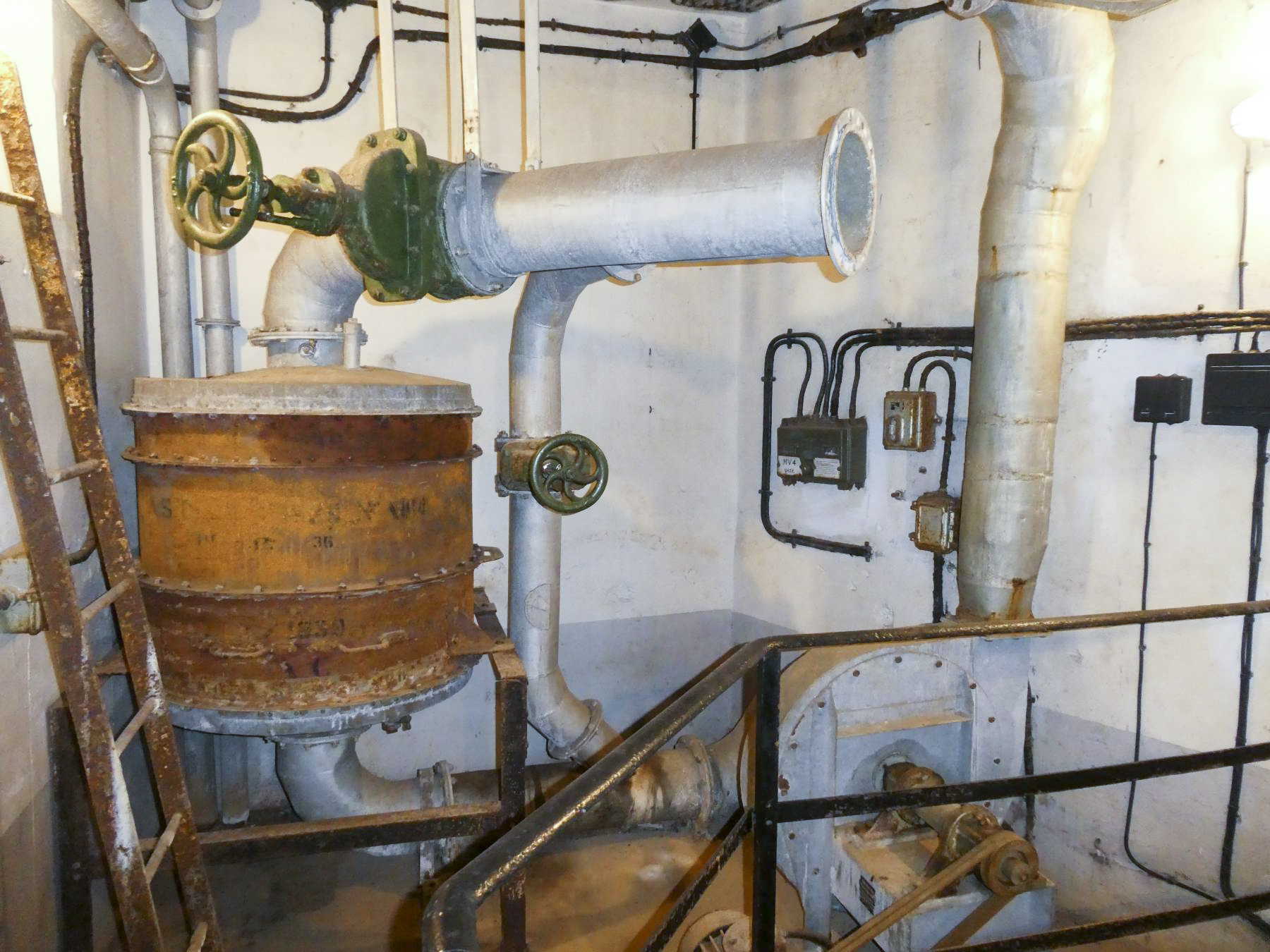 Ligne Maginot - SCHOENENBOURG - (Ouvrage d'artillerie) - Bloc 2
Local de filtration
