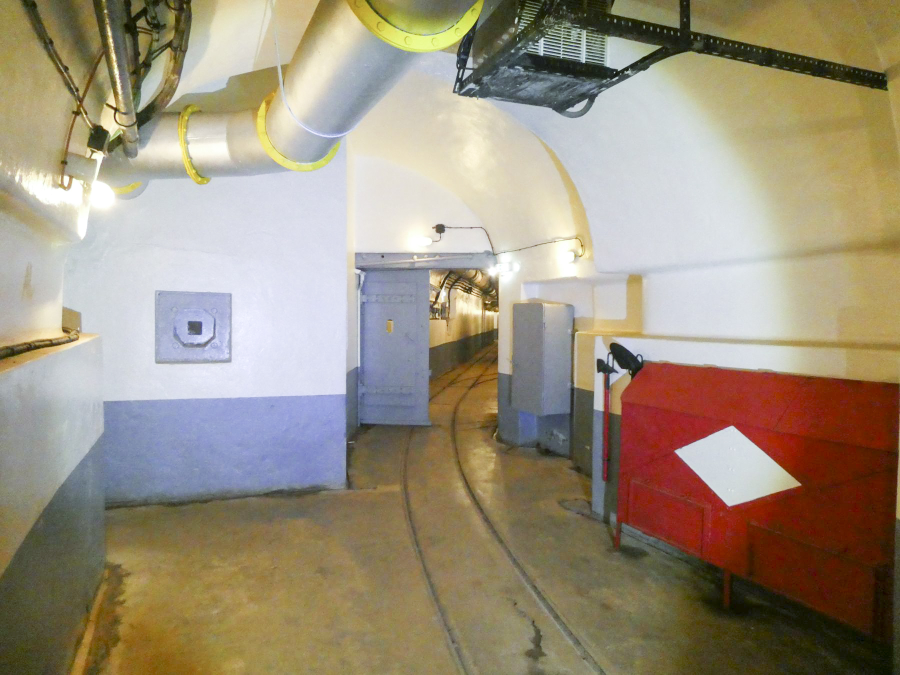 Ligne Maginot - SCHOENENBOURG - (Ouvrage d'artillerie) - Galerie en bas de l’entrée des hommes
Créneau de défense intérieur