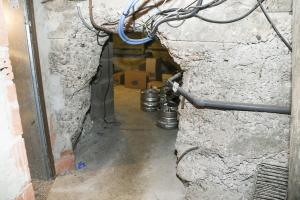 Ligne Maginot - GANZAU CENTRE - (PC) - Le nouveau passage percé dans le béton, les autres accès étant bétonnés. La salle principale est à gauche
