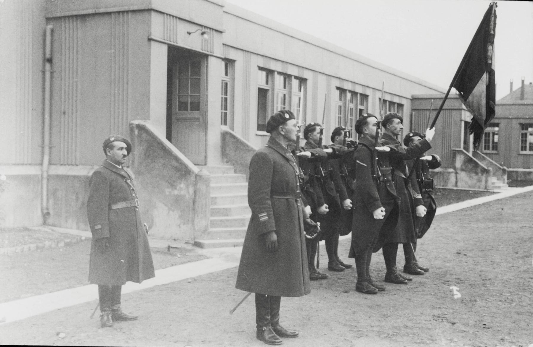 Ligne Maginot - VECKRING - (Camp de sureté) - 164° RIF
Cérémonie dans le camp de Veckring