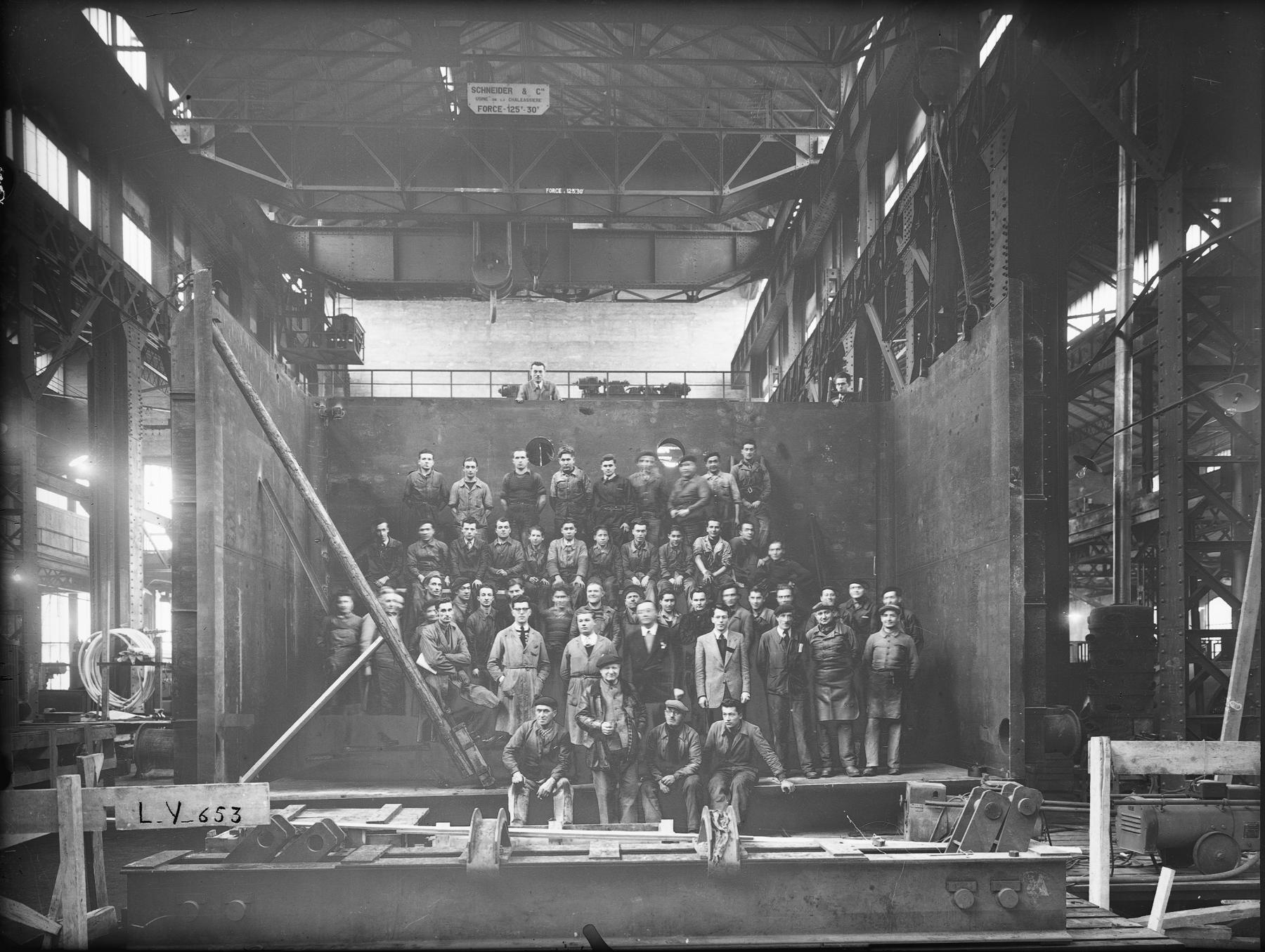 Ligne Maginot - SCHNEIDER-WESTINGHOUSE (SW) - Matériel électrique SW - Schneider-Westinghouse 
Groupe d'employés de l'usine de la Chaléassière après 1941